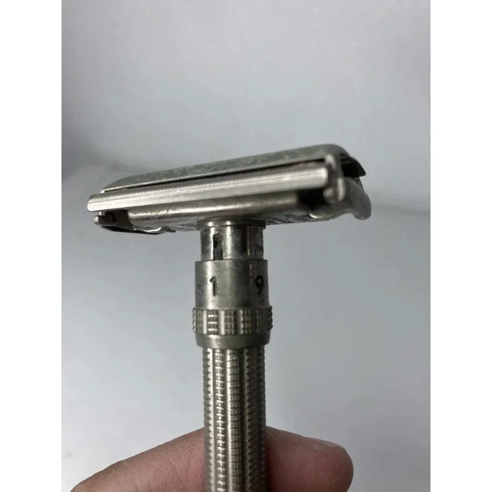 Vintage 1962 Gillette Slim Adjustable Safety Razor H2 TTO Double Edge USA